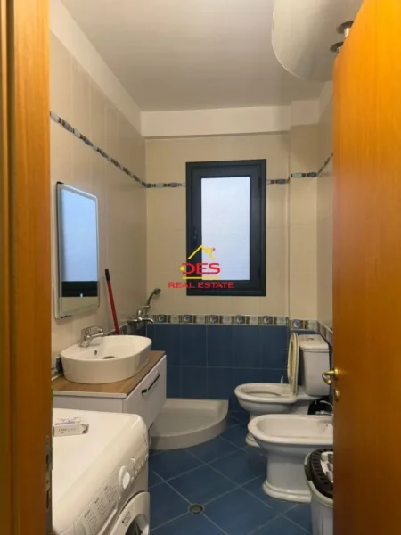 Vlore, jepet me qera apartament 2+1+Ballkon , 120 m² 600 € (Rruga Çamëria)