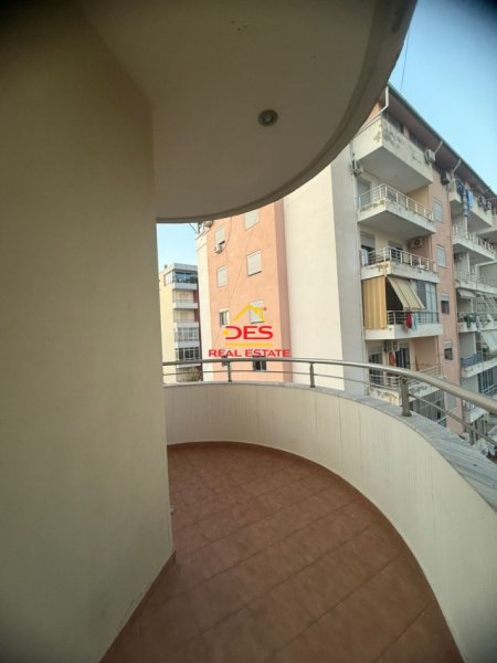 Vlore, jepet me qera apartament 2+1+Ballkon , 120 m² 600 € (Rruga Çamëria)