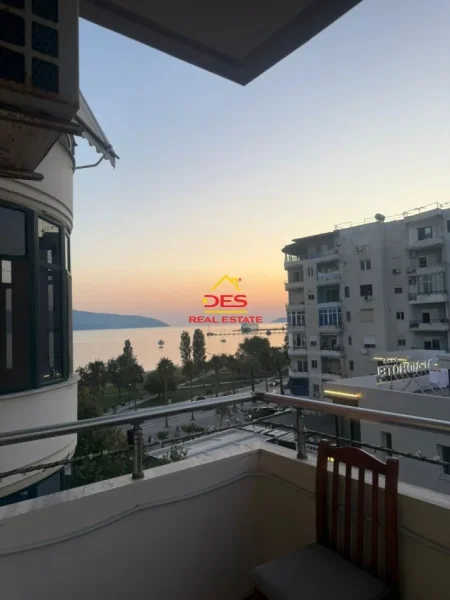Vlore, jepet me qera apartament 2+1+Ballkon , 120 m² 600 € (Rruga Çamëria)