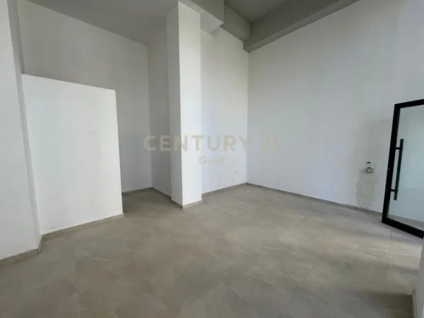 Tirane, jepet me qera zyre Kati 0, 35 m² 400 € 
