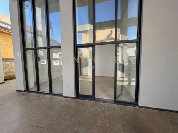 Tirane, jepet me qera zyre Kati 0, 35 m² 400 € 