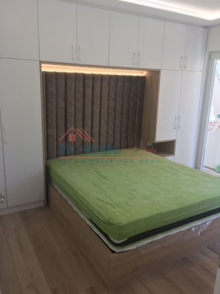 Tirane, jepet me qera apartament 1+1+Ballkon Kati 4, 65 m² 600 € (Robert Shvarc)