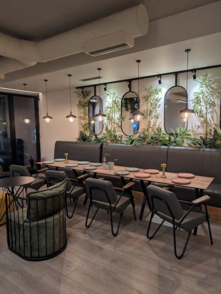 Tirane, shitet bar-kafe , 176 m² (Pallati me Shigjeta)