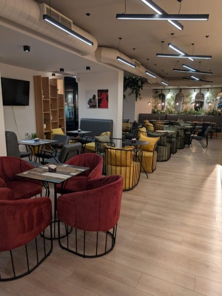 Tirane, shitet bar-kafe , 176 m² (Pallati me Shigjeta)