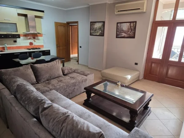Tirane, jepet me qera apartament 2+1 Kati 6, 106 m² 700 € (selvia)