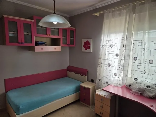 Tirane, jepet me qera apartament 2+1 Kati 6, 106 m² 700 € (selvia)