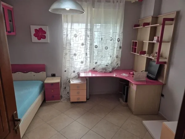 Tirane, jepet me qera apartament 2+1 Kati 6, 106 m² 700 € (selvia)