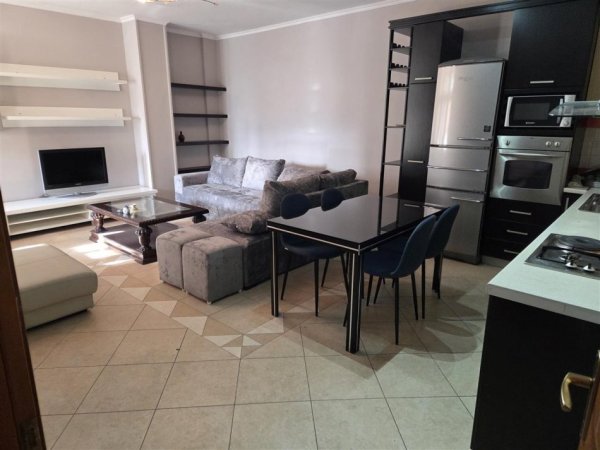 Tirane, jepet me qera apartament 2+1 Kati 6, 106 m² 700 € (selvia)
