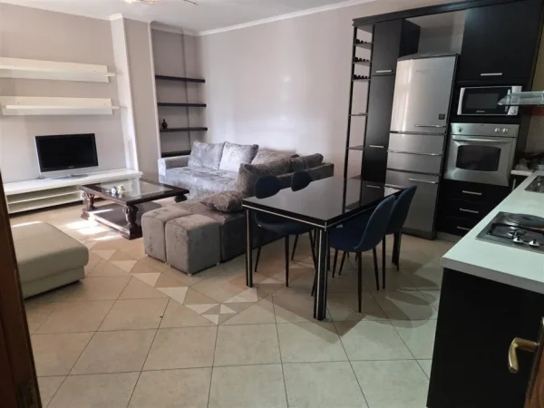 Tirane, jepet me qera apartament 2+1 Kati 6, 106 m² 700 € (selvia)