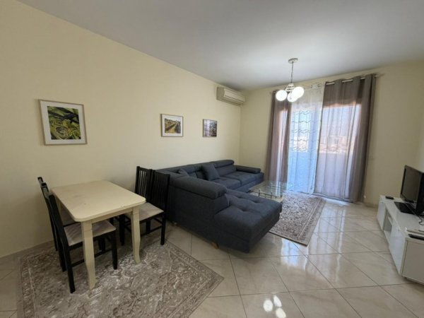 Tirane, jepet me qera apartament 1+1 Kati 8, 78 m² 450 € (VILA L)