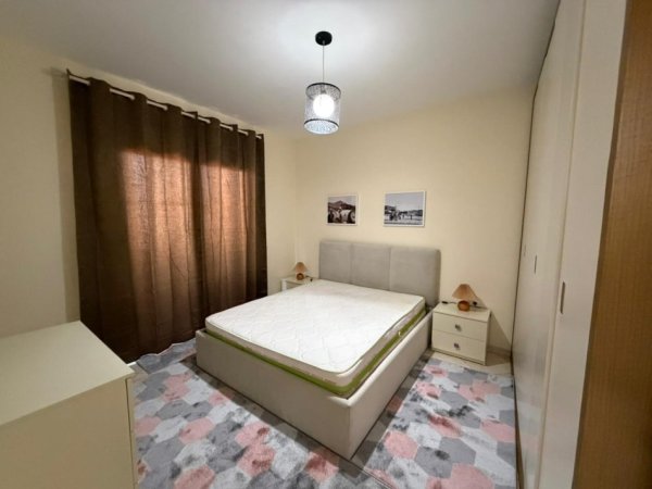 Tirane, jepet me qera apartament 1+1 Kati 8, 78 m² 450 € (VILA L)