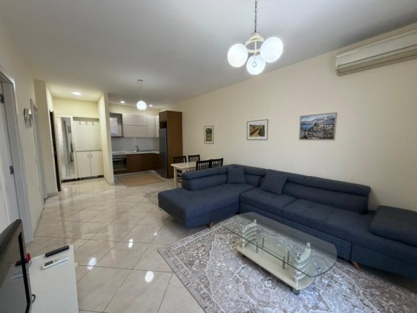 Tirane, jepet me qera apartament 1+1 Kati 8, 78 m² 450 € (VILA L)