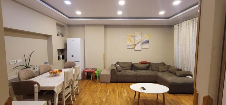 Tirane, shitet apartament 2+1 Kati 4, 89 m² 82.650 € (Bulevardi Blu)