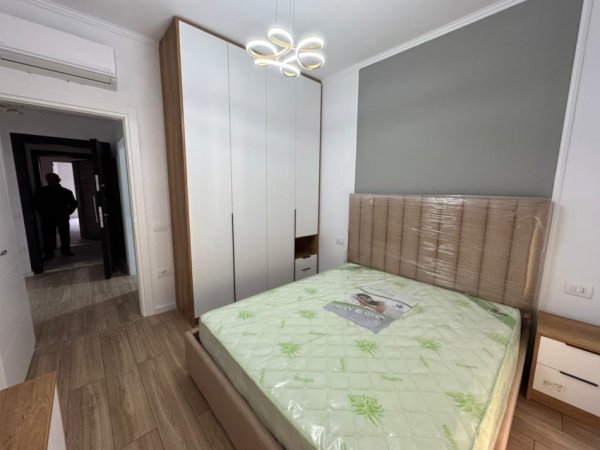 Tirane, jepet me qera apartament 1+1 Kati 5, 70 m² 