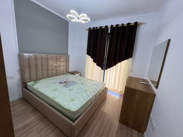 Tirane, jepet me qera apartament 1+1 Kati 5, 70 m² 