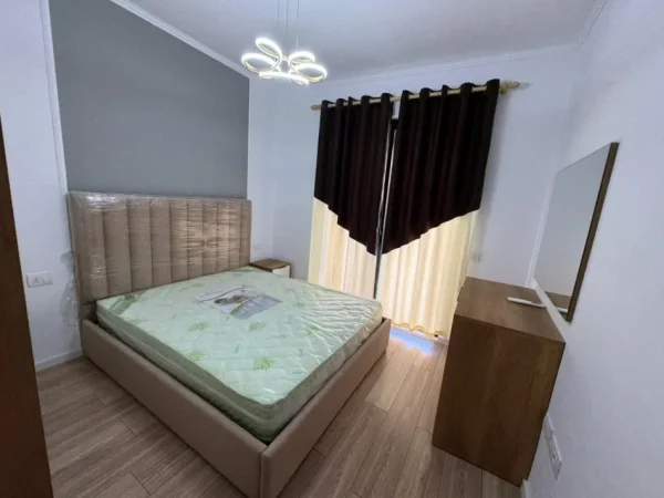 Tirane, jepet me qera apartament 1+1 Kati 5, 70 m² 