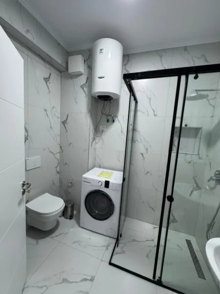 Tirane, jepet me qera apartament 1+1 Kati 5, 70 m² 