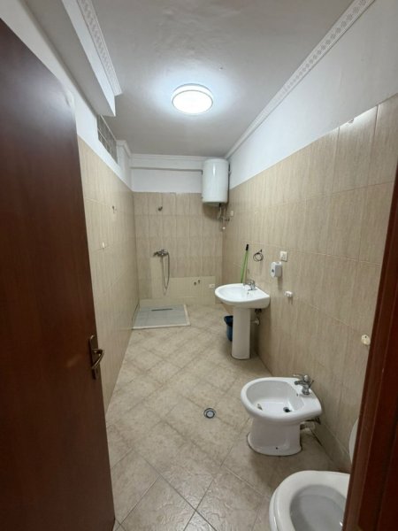 Tirane, shitet apartament 1+1+Ballkon Kati 3, 69 m² 91.000 € (FRESK)