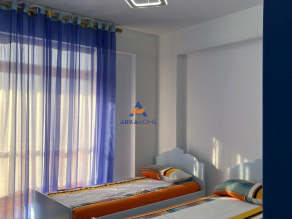 Tirane, jepet me qera apartament 2+1+Ballkon Kati 8, 110 m² 677 € 