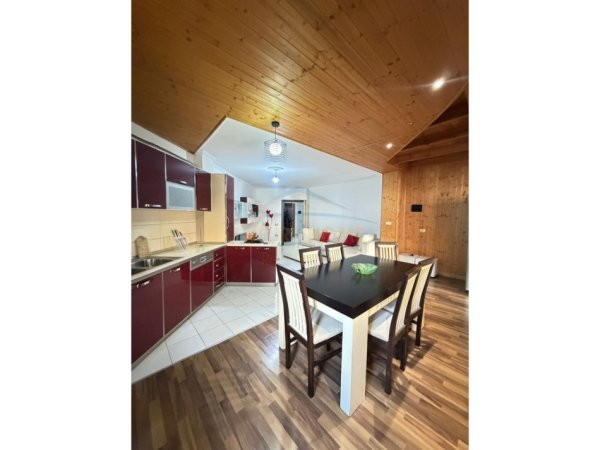 Tirane, jepet me qera apartament 2+1 Kati 2, 160 m² 550 € 