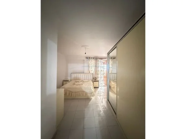 Tirane, jepet me qera apartament 2+1 Kati 2, 160 m² 500 €