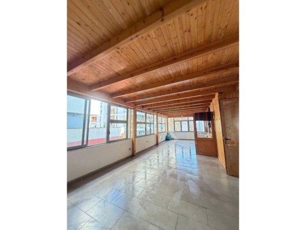 Tirane, jepet me qera apartament 2+1 Kati 2, 160 m² 550 € 