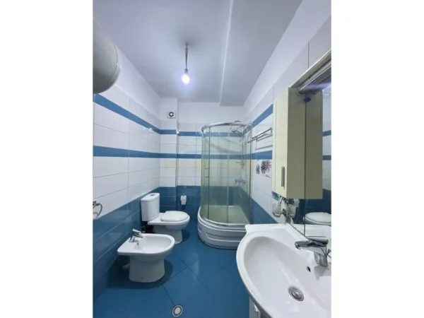 Tirane, jepet me qera apartament 2+1 Kati 2, 160 m² 500 €