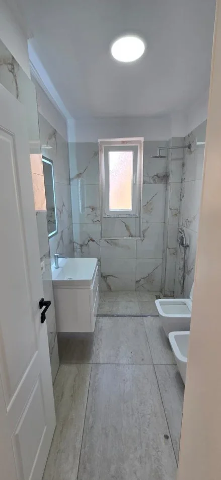 Tirane, shitet apartament 1+1 Kati 4, 59 m² 140.000 € (21 Dhjetori)