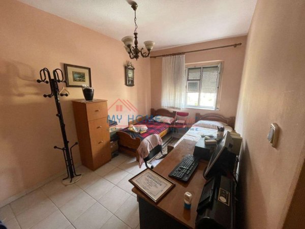 Tirane, jepet me qera apartament 3+1+Ballkon Kati 6, 100 m² 520 € (Rruga Fortuzi)