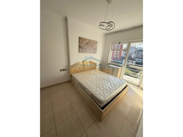Tirane, jap me qera apartament 2+1+Ballkon Kati 4, 85 m² 470 € (YZBERISHT)