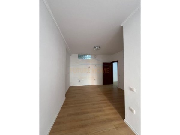 Tirane, shitet apartament 1+1+Aneks+Ballkon Kati 2, 69 m² 91.000 € (fresku)