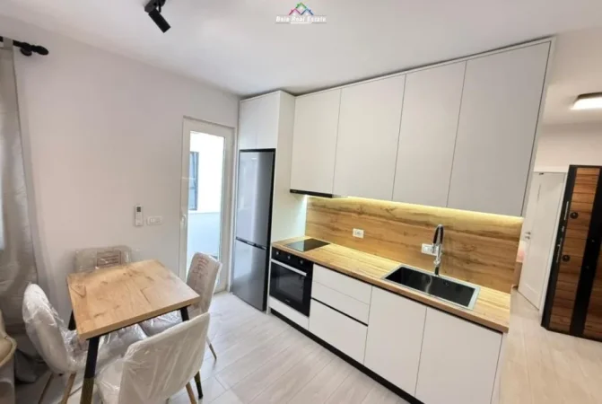Tirane, jepet me qera apartament 1+1+Ballkon Kati 4, 50 m² 650 € (Rruga e Elbasanit)