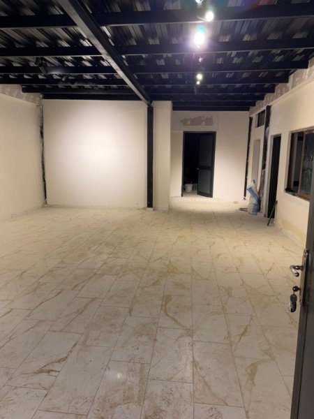 Tirane, jepet me qera magazine Kati 0, 400 m² 1.600 € (Rruga Koka Kola)