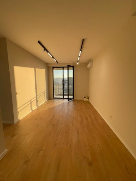 Tirane, jepet me qera zyre Kati 11, 93 m² 1.000 € (Rr.Mine Peza)