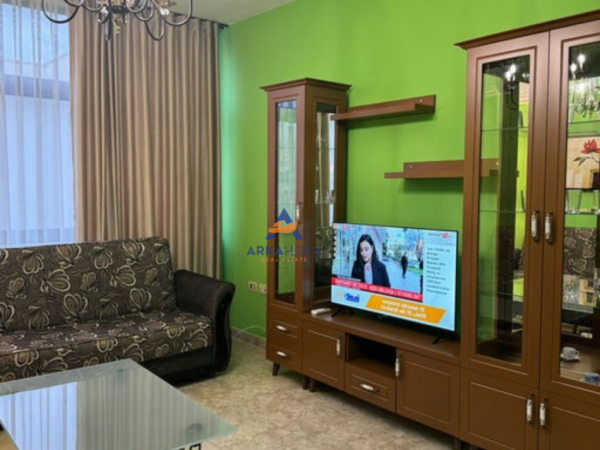 Tirane, jepet me qera apartament 1+1+Ballkon Kati 7, 63 m² 468 € 