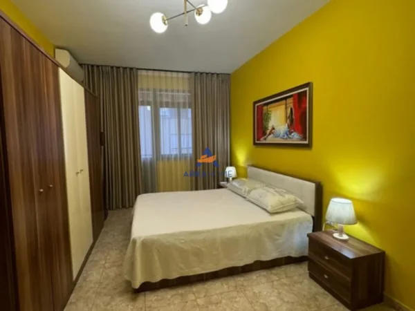 Tirane, jepet me qera apartament 1+1+Ballkon Kati 7, 63 m² 468 € 
