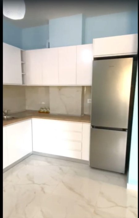 Tirane, jepet me qera apartament 1+1 Kati 8, 65 m² 450 € (Rruga e Kavajes)