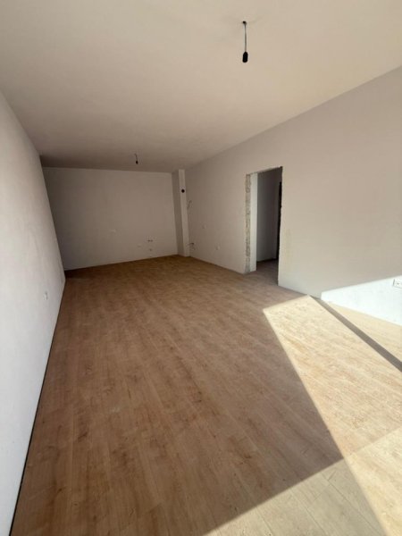 Tirane, shitet apartament 2+1 , 111 m² 100.000 € (Kamez)