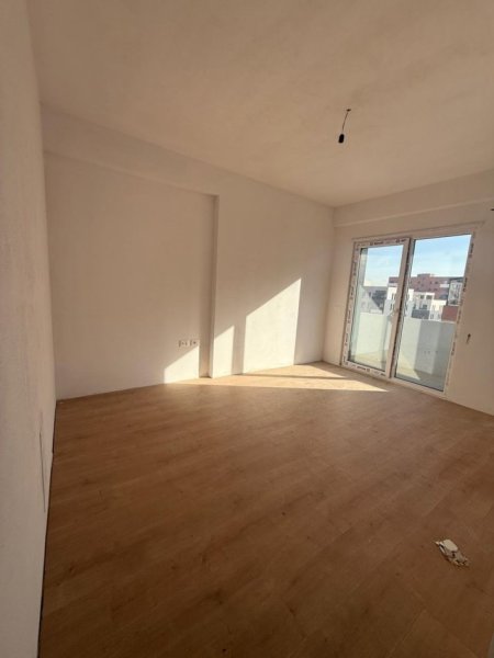 Tirane, shitet apartament 2+1 , 111 m² 100.000 € (Kamez)