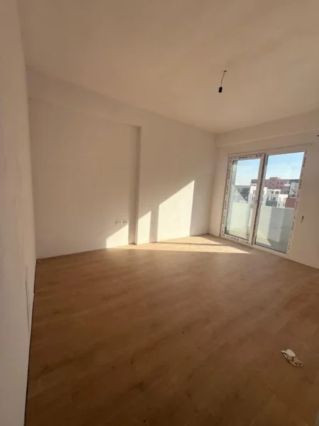 Tirane, shitet apartament 2+1 , 111 m² 100.000 € (Kamez)
