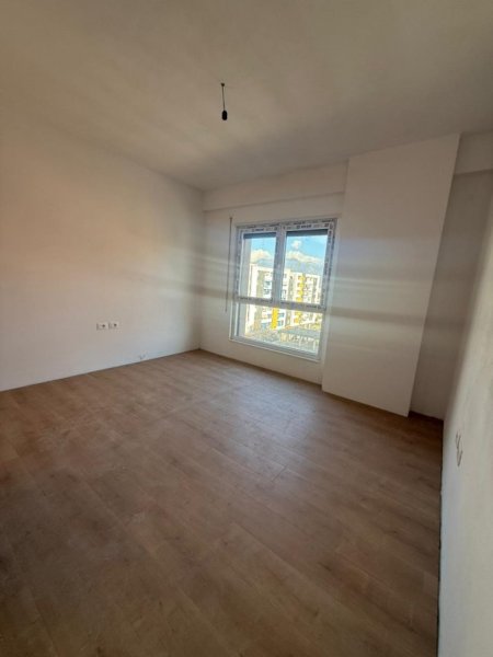 Tirane, shitet apartament 2+1 , 111 m² 100.000 € (Kamez)