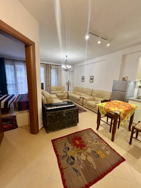 Tirane, jepet me qera apartament 1+1+Ballkon Kati 6, 52 m² 375 € (yzberishte)