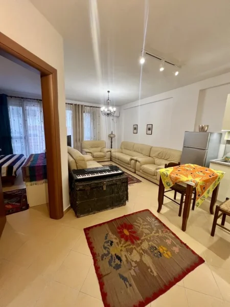 Tirane, jepet me qera apartament 1+1+Ballkon Kati 6, 52 m² 375 € (yzberishte)
