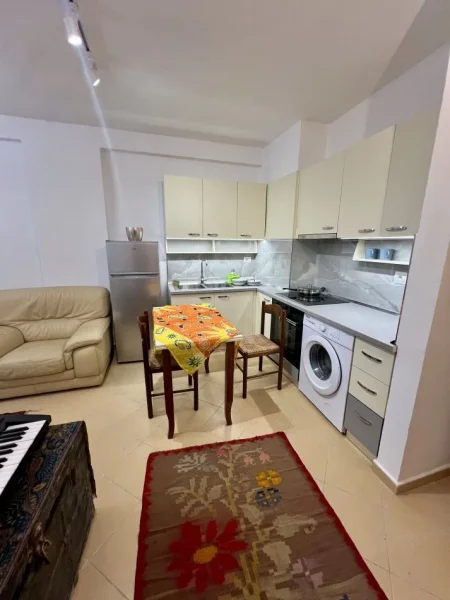 Tirane, jepet me qera apartament 1+1+Ballkon Kati 6, 52 m² 375 € (yzberishte)