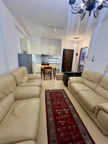 Tirane, jepet me qera apartament 1+1+Ballkon Kati 6, 52 m² 375 € (yzberishte)