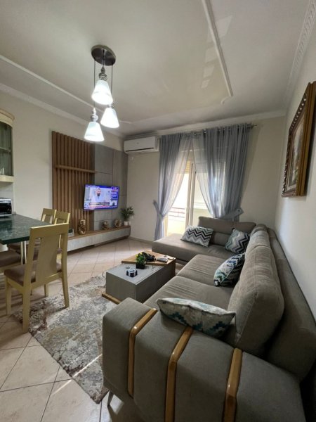 Tirane, jepet me qera 2+1 , 