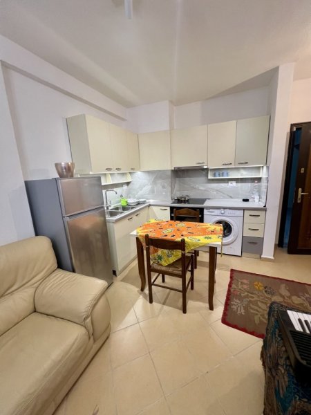 Tirane, jepet me qera apartament 1+1+Ballkon Kati 6, 52 m² 375 € (yzberishte)