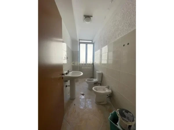 Tirane, shitet apartament Kati 3, 80 m² 120.000 € (Selite)
