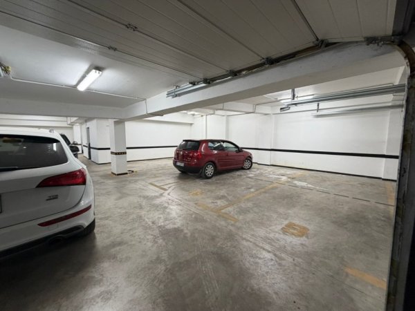 Jepet me qira ambient biznesi – 250 m² – pranë Prokurorisë, Tiranë