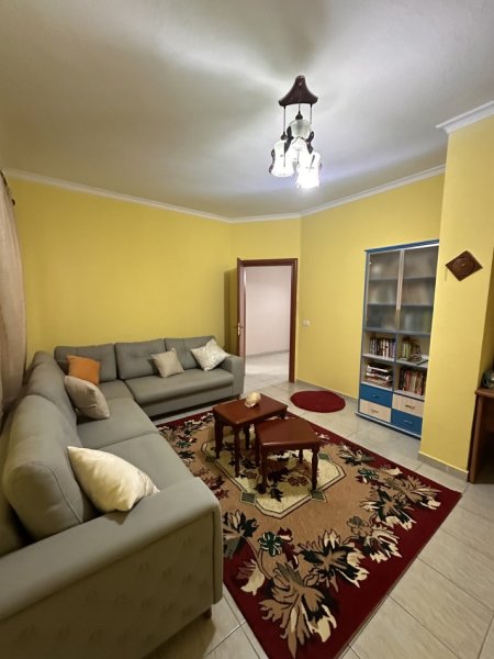 Durres, jepet me qera apartament 2+1+Ballkon Kati 2, 107 m² 400 € (Rruga Hysen Myshketa)